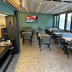 Ada Park Hotel