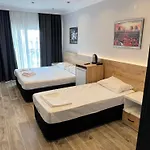 Hotel Ada Park *