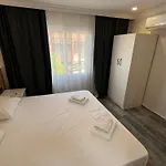 Ada Park Hotel *