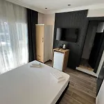 Ada Park Hotel *